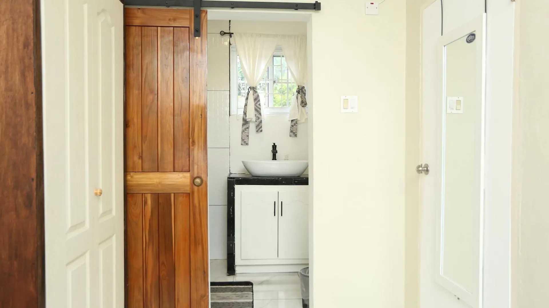 Hidden Gem Apartment Kingston 0*,